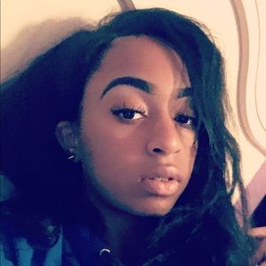 Meet your Posher, Tia